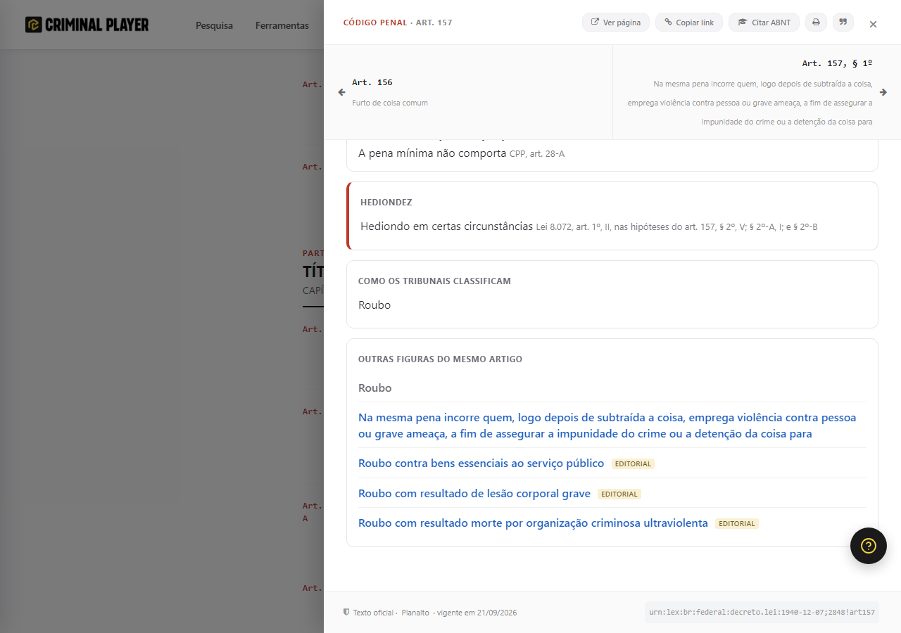 Painel do roubo aberto sobre a lista do Código Penal, com a hediondez em certas circunstâncias e as hipóteses do rol, e as outras figuras do mesmo artigo