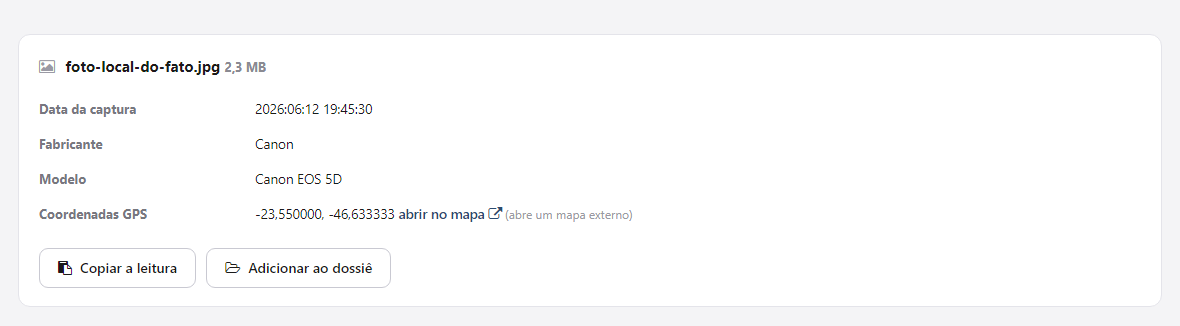 Leitura dos metadados de uma foto: data e hora da captura, marca e modelo do aparelho, e as coordenadas, com o aviso de que a ausência de metadados não prova adulteração